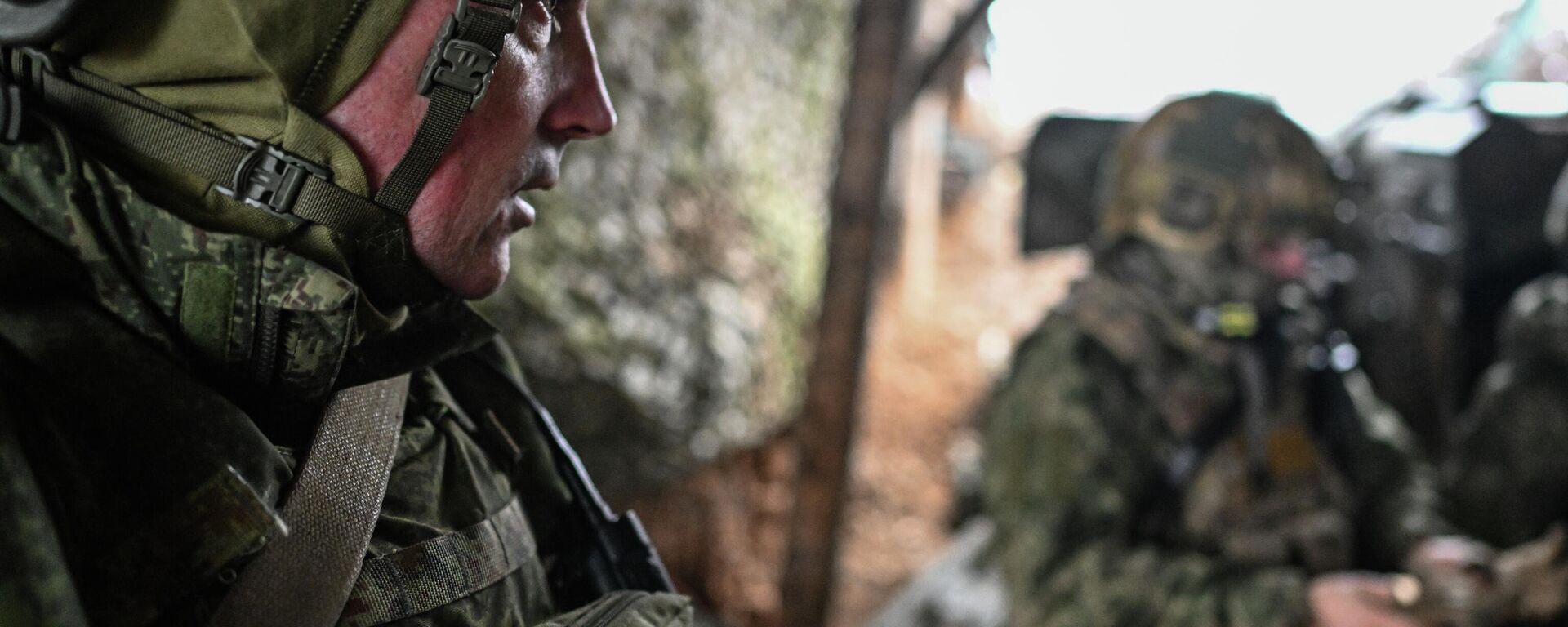 A Russian Giatsint-B field gun crew operating near Kupyansk. November 16, 2025 - Sputnik India, 1920, 16.12.2025