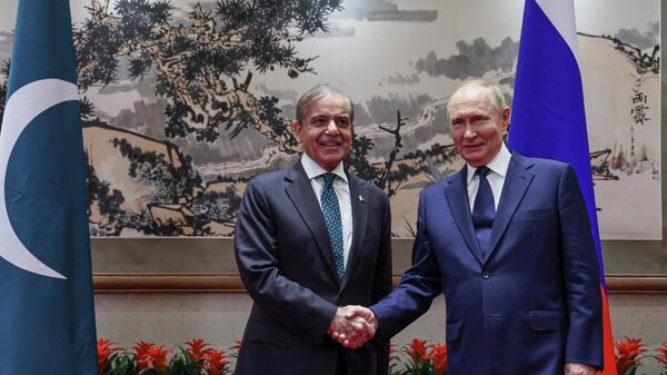 Russian President Vladimir Putin, right, and Pakistani Prime Minister Shehbaz Sharif pose for a photo prior to the talks at the Diaoyutai State Guesthouse in Beijing, China, Tuesday, Sept. 2, 2025. (Alexander Kazakov, Sputnik, Kremlin Pool Photo via AP) Russian President Vladimir Putin, right, and Pakistani Prime Minister Shehbaz Sharif pose for a photo prior to the talks at the Diaoyutai State Guesthouse in Beijing, China, Tuesday, Sept. 2, 2025. (Alexander Kazakov, Sputnik, Kremlin Pool Photo via AP) - Sputnik India