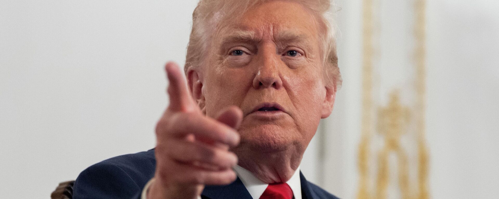 President Donald Trump speaks to reporters after speaking to troops via video from his Mar-a-Lago estate on Thanksgiving, Thursday, Nov. 27, 2025, in Palm Beach, Fla - Sputnik भारत, 1920, 18.12.2025