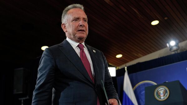 White House envoy Steve Witkoff arrives before a news conference with President Donald Trump and Russia's President Vladimir Putin at Joint Base Elmendorf-Richardson, Alaska, Friday, Aug. 15, 2025 - Sputnik भारत