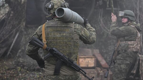 Combat work of a 2S5 Giatsint-S crew near Krasnoarmeysk (Pokrovsk) - Sputnik India