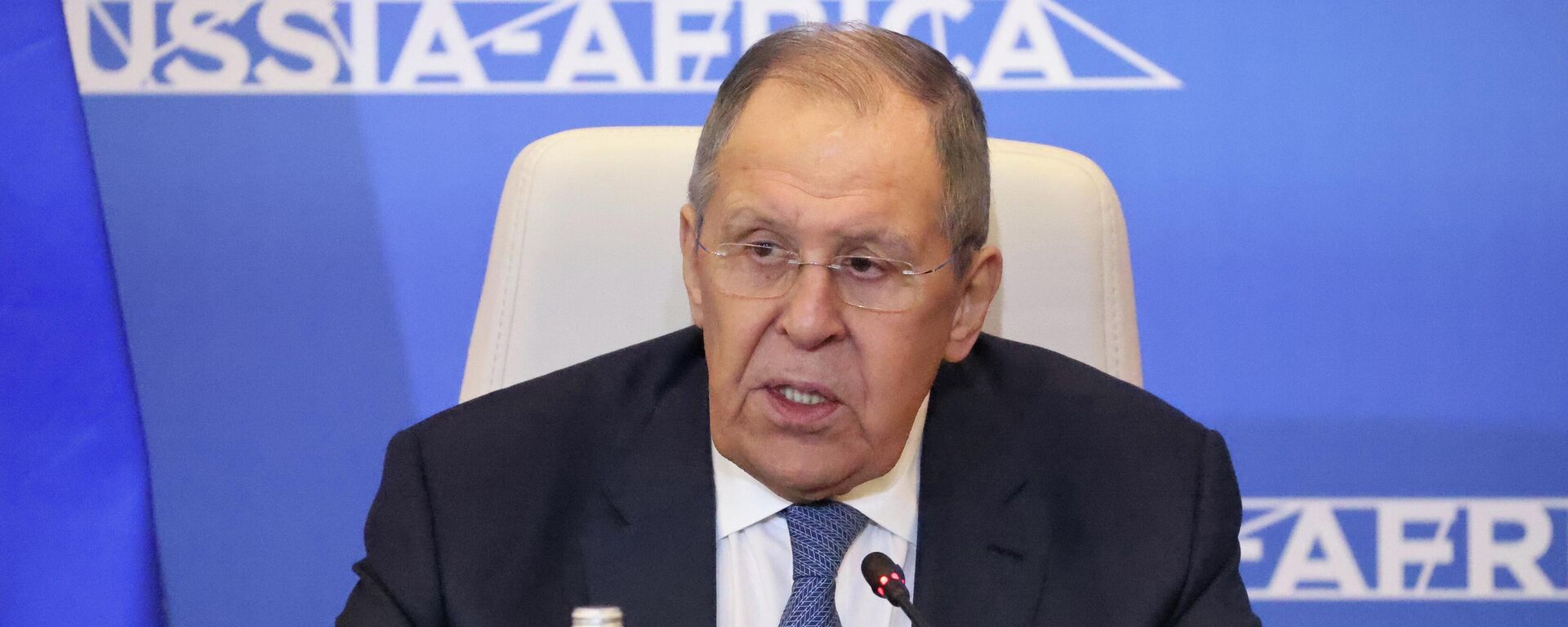 Russian Foreign Minister Sergey Lavrov during a joint press conference with Egyptian Foreign Minister Badr Abdel Ata at the Second Ministerial Conference of the Russia-Africa Partnership Forum in Cairo. - Sputnik भारत, 1920, 05.05.2026