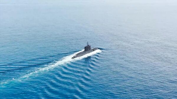 A diesel-electric submarine sails during the drills - Sputnik India