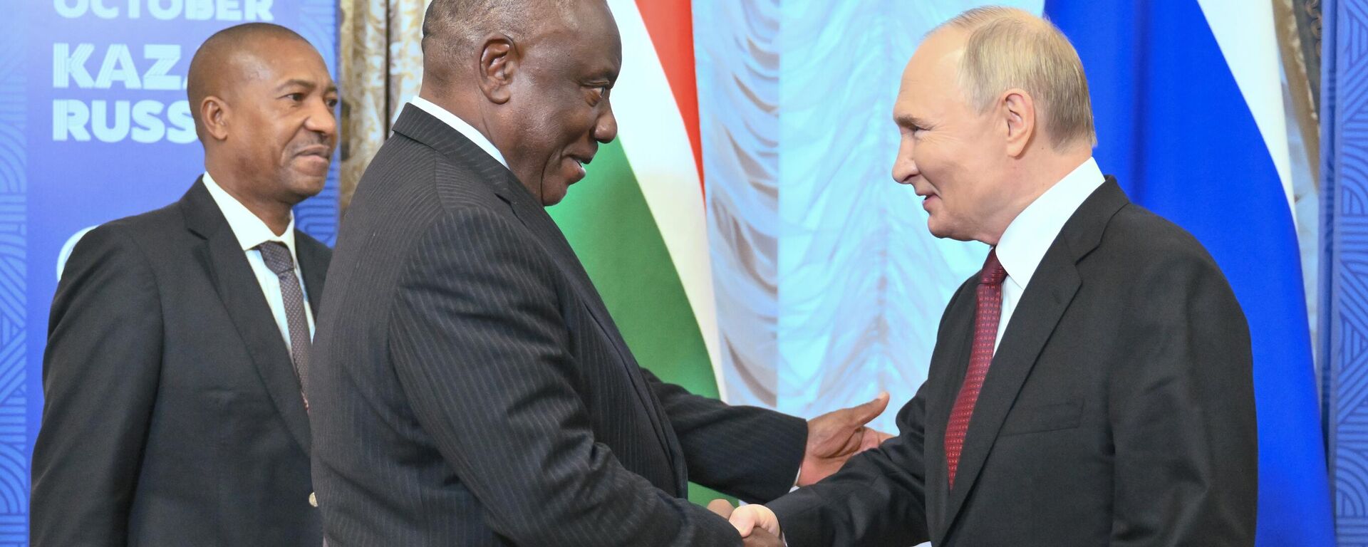 President of Russia Vladimir Putin and President of South Africa Cyril Ramaphosa during their meeting at the 16th BRICS Summit in Kazan. Tuesday, October 22, 2024. - Sputnik भारत, 1920, 27.12.2025