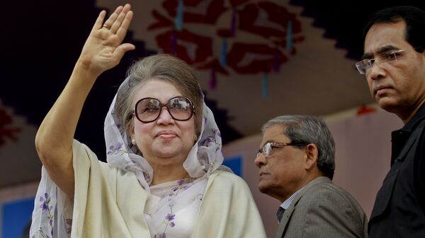 Bangladesh's former prime minister and Bangladesh Nationalist Party (BNP) leader Khaleda Zia, waves to supporters at a protest rally to mark the second anniversary of a general election boycotted by a major opposition alliance in Dhaka, Bangladesh. (File) - Sputnik India