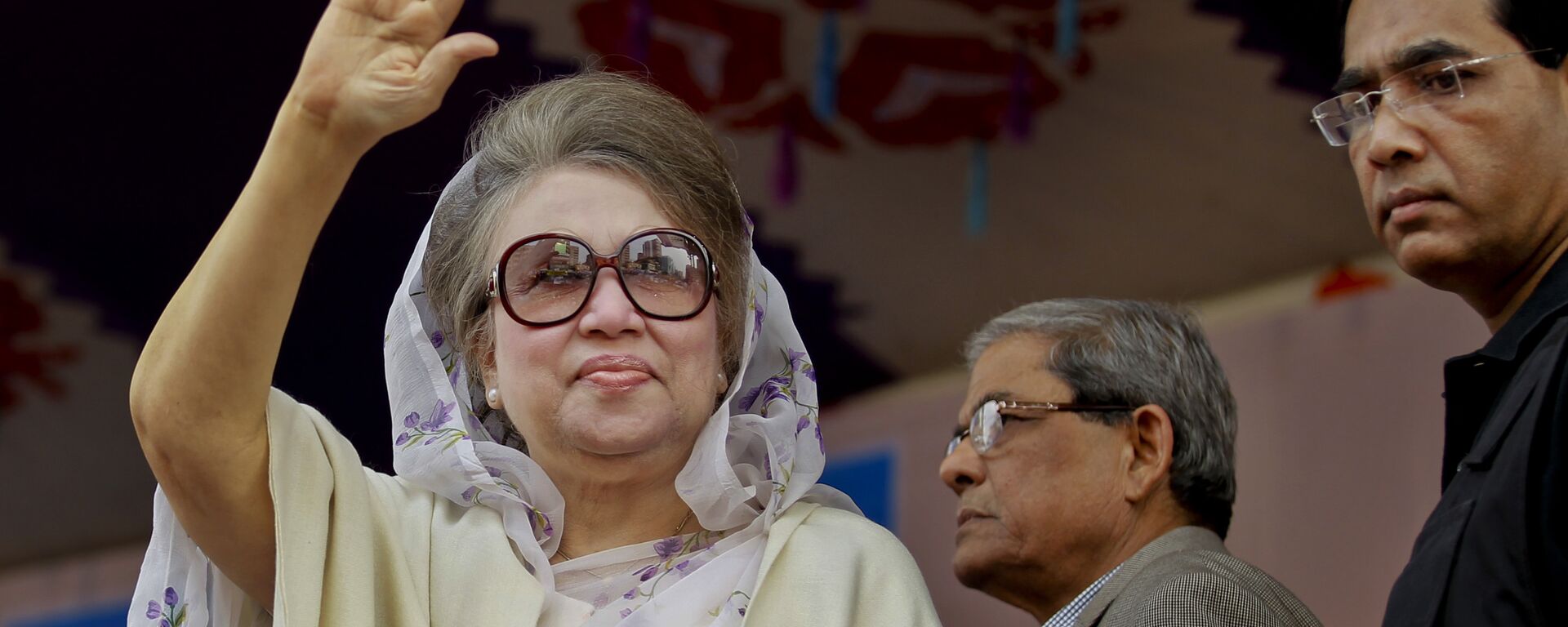 Bangladesh's former prime minister and Bangladesh Nationalist Party (BNP) leader Khaleda Zia, waves to supporters at a protest rally to mark the second anniversary of a general election boycotted by a major opposition alliance in Dhaka, Bangladesh. (File) - Sputnik India, 1920, 30.12.2025