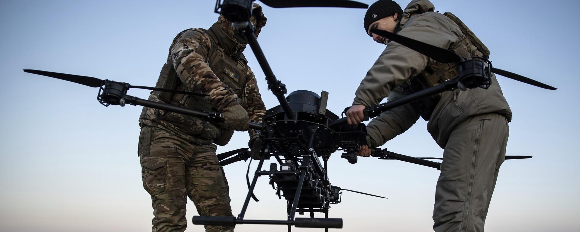 Ukrainian servicemen prepare a Vampire attack drone near the front line in the Donetsk region, Ukraine, Saturday, Feb. 8, 2025. - Sputnik भारत, 1920, 01.01.2026