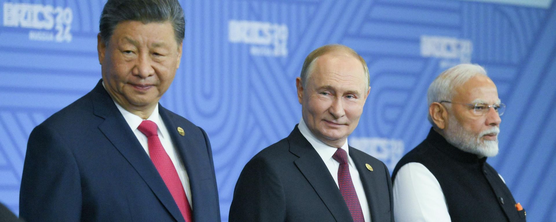 XVI саммит БРИКС. Совместное фотографирование глав делегаций стран БРИКС - Sputnik भारत, 1920, 05.07.2026