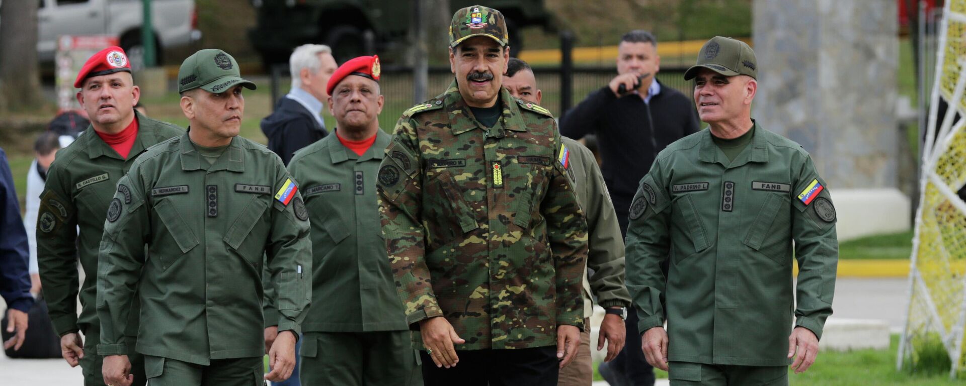 Venezuelan President Nicolas Maduro, center, Defense Minister Vladimir Padrino Lopez, right, and Gen. Domingo Hernandez arrive at a government-organized civic-military rally in Caracas, Venezuela, Tuesday, Nov. 25, 2025 - Sputnik भारत, 1920, 05.01.2026