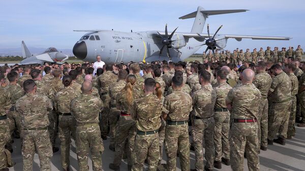 Britain's Prime Minister Keir Starmer speaks to soldiers at the RAF base in Akrotiri, Cyprus, on Dec. 10, 2024. - Sputnik भारत