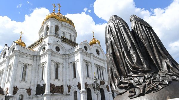 Monument Reunion was opened at the Cathedral of Christ the Savior. The sculptural composition is dedicated to a historical event - the reunification of the Russian Orthodox Church (ROC) and the Russian Orthodox Church Abroad (ROCOR), which took place in the Cathedral of Christ the Savior on May 17, 2007. - Sputnik भारत