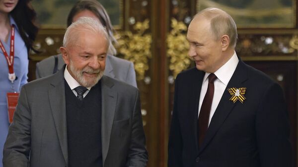 Russian President Vladimir Putin, right, and Brazilian President Luiz Inacio Lula da Silva enter the hall during their meeting at the Kremlin in Moscow, Russia, Friday, May 9, 2025, during celebrations of the 80th anniversary of the Soviet Union's victory over Nazi Germany during the World War II. (Maxim Shemetov/Pool Photo via AP) - Sputnik India