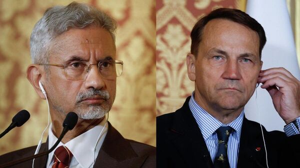 Left: Indian Foreign Minister Subrahmanyam Jaishankar, attends a media conference after the Weimar Triangle talks with India at the foreign ministry in Paris, Wednesday, Jan. 7, 2026. (Yoan Valat, Pool Photo via AP)
Right: Polish Foreign Minister Radoslaw Sikorski attends a media conference after the Weimar Triangle talks with India at the foreign ministry in Paris, Wednesday, Jan. 7, 2026. (Yoan Valat, Pool Photo via AP) - Sputnik India