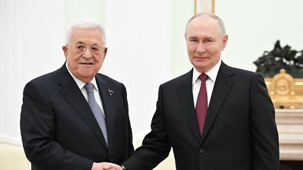 Russian President Vladimir Putin and Palestinian President Mahmoud Abbas in Moscow - Sputnik भारत