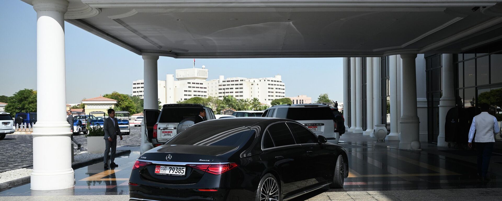 Members of the Russian delegation leave a hotel for the talks between the United States, Russia and Ukraine in Abu Dhabi, United Arab Emirates. - Sputnik भारत, 1920, 24.01.2026