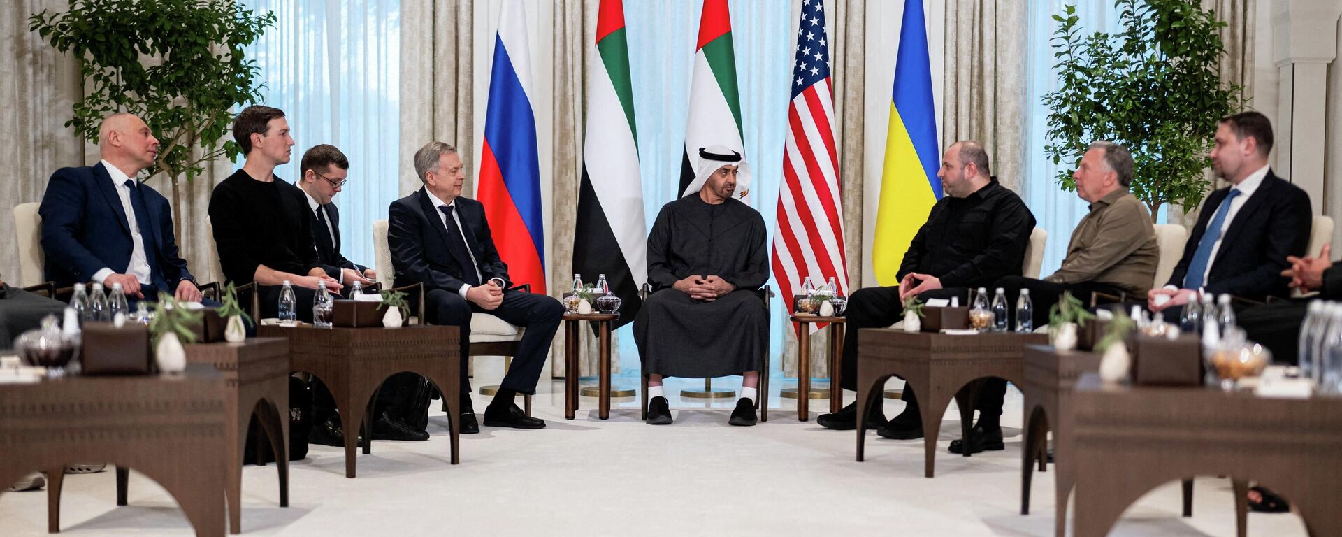 President of the United Arab Emirates Sheikh Mohamed bin Zayed Al Nahyan receives the heads of delegations participating in the UAE hosted trilateral talks between the United States, Russia and Ukraine, Director of the Office of the President of Ukraine Kirill Budanov, United States Special Envoy Steve Witkoff, Secretary of the National Security and Defense Council of Ukraine Rustem Umerov, Chief of the Main Directorate of the General Staff of the Russian Armed Forces Igor Kostyukov, and Jared Kushner at Al Shati Palace in Abu Dhabi, United Arab Emirates, January 23, 2026. - Sputnik India, 1920, 29.01.2026