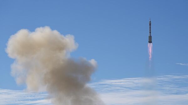 A Long March-2F Y12 rocket carrying a crew of Chinese astronauts in a Shenzhou-12 spaceship lifts off at the Jiuquan Satellite Launch Center in Jiuquan in northwestern China, Thursday, June 17, 2021. - Sputnik India
