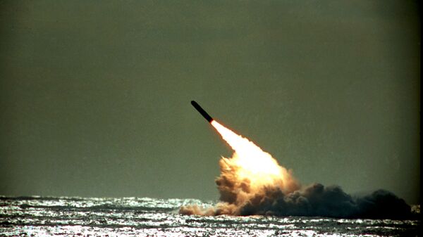  Dec. 4, 1989 file photo shows the launch of a Trident II, D-5 missile from the submerged USS Tennessee submarine in the Atlantic Ocean off the coast of Florida. As of mid-2010, 12 operational U.S. nuclear-missile submarines carry a total of 288 Trident missiles. A movement is growing worldwide to abolish nuclear weapons, encouraged by President Barack Obama's endorsement of that goal. But realists argue that more stability and peace must first be achieved in the world. - Sputnik भारत