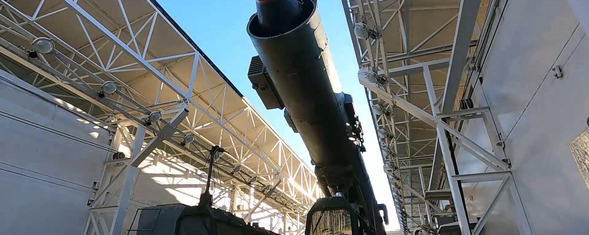 The launch of a Yars intercontinental ballistic missile during a strategic nuclear forces exercise involving their ground, naval, and air components at the Plesetsk State Test Cosmodrome, Russia. - Sputnik भारत, 1920, 07.02.2026