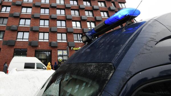 A vehicle belonging to the Investigative Committee of the Russian Federation at the home where the attempted murder of Russian Defense Ministry General Vladimir Alexeyev took place. - Sputnik भारत