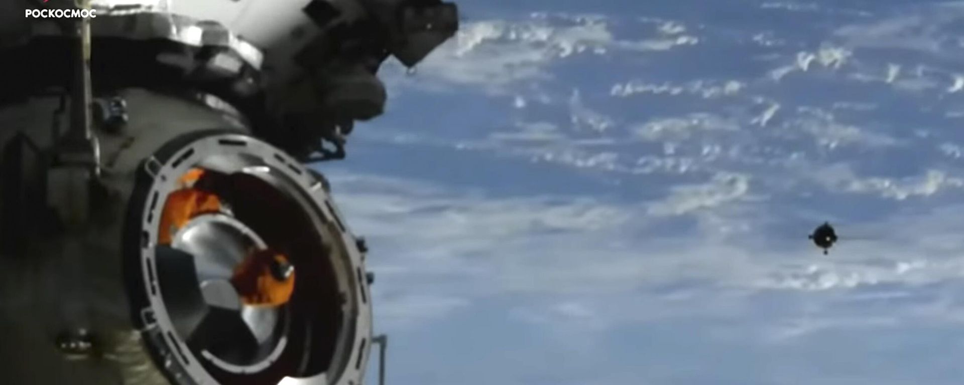 In this image taken from video footage released by the Roscosmos Space Agency, the Soyuz MS-21 space ship, right, approaches the International Space Station, ISS, during docking to the station, Friday, March 18, 2022 - Sputnik भारत, 1920, 04.10.2026
