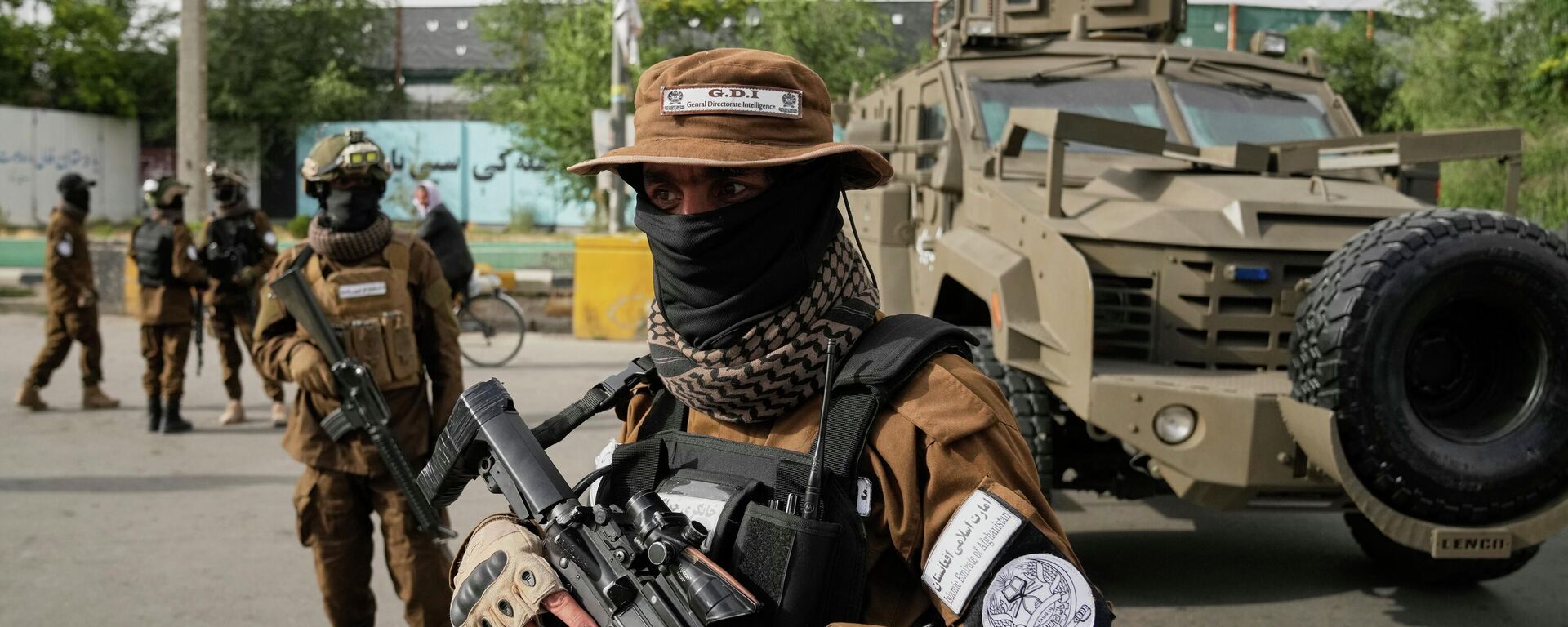 Taliban fighters stand guard in front of the former U.S. embassy the day before Eid al-Adha, or Feast of the Sacrifice, in Kabul, Afghanistan, Friday, June 6, 2025.   - Sputnik India, 1920, 22.02.2026