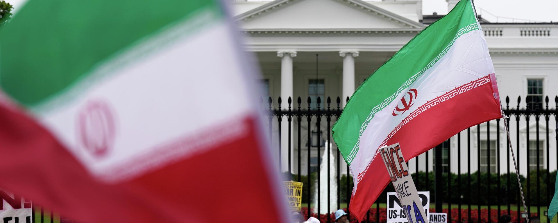 Demonstrators carry signs and wave the Iranian flag as they rally outside the White House, Sunday, June 22, 2025, in Washington, to protest the U.S. military strike on three sites in Iran early Sunday.  - Sputnik भारत, 1920, 25.06.2026