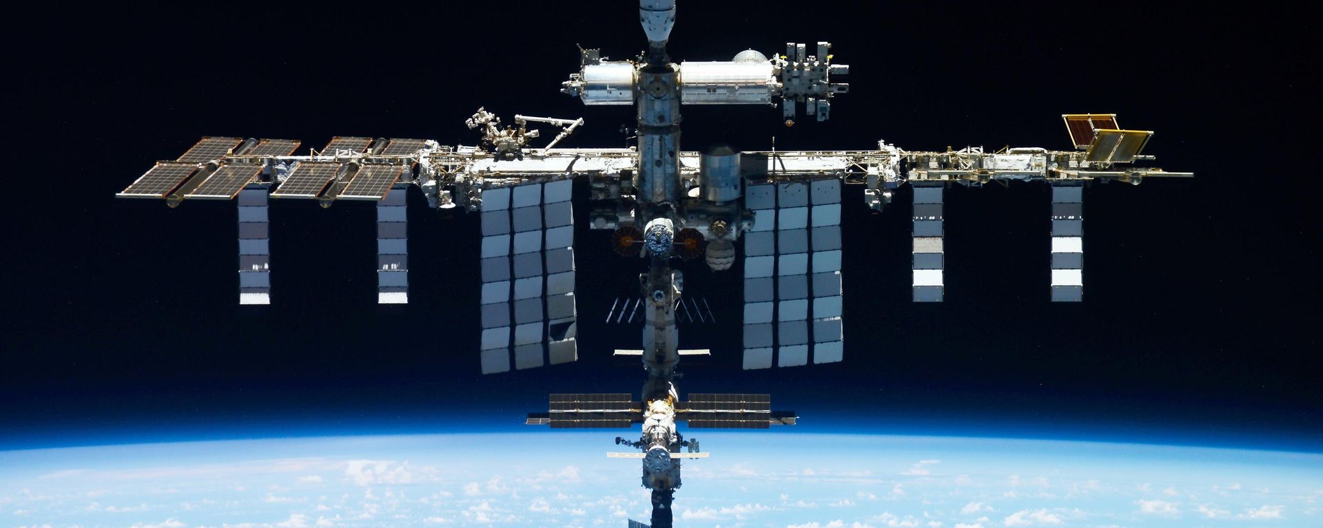 This undated photo provided by Roscosmos shows the International Space Station. On Monday, Oct. 9, 2023, the Russian space agency said there was a leak in a backup coolant line for a new science lab at the station, but the crew and station aren't in danger This undated photo provided by Roscosmos shows the International Space Station. On Monday, Oct. 9, 2023, the Russian space agency said there was a leak in a backup coolant line for a new science lab at the station, but the crew and station aren't in danger - Sputnik भारत, 1920, 28.07.2026