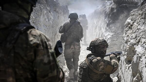 Russian servicemen of the assault units of the 20th Guards and 25th Combined Arms Armies take part in combat training - Sputnik India