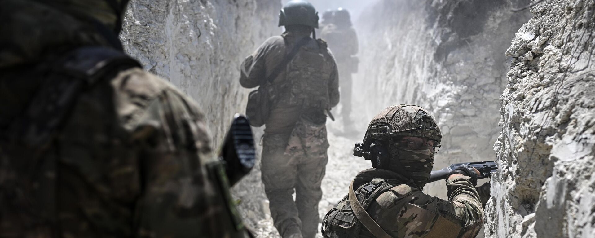 Russian servicemen of the assault units of the 20th Guards and 25th Combined Arms Armies take part in combat training - Sputnik India, 1920, 27.02.2026