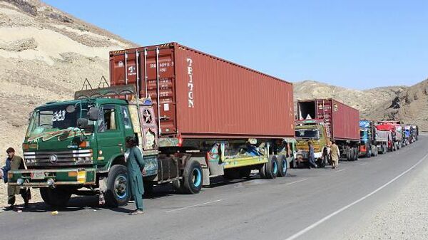 Trucks trying to cross into Pakistan queue at the Ghulam Khan border gate in Khost, Afghanistan  - Sputnik India