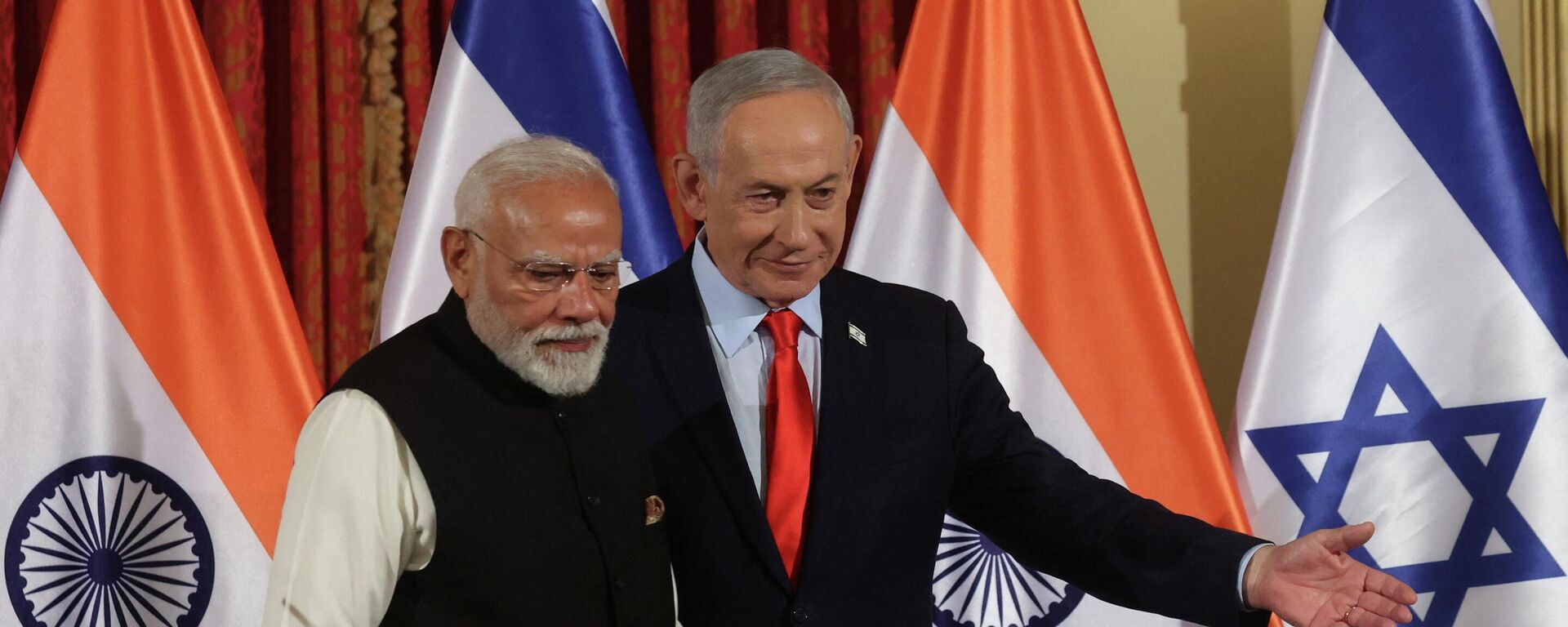Israel's Prime Minister Benjamin Netanyahu and India's Prime Minister Narendra Modi attend a press conference in Jerusalem on February 26, 2026.    - Sputnik भारत, 1920, 02.03.2026