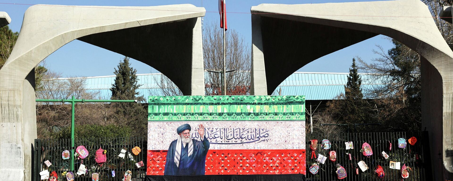 A makeshift memorial in tribute to Iran's late Supreme Leader Ayatollah Ali Khamenei on a street, after he was killed in Israeli and U.S. strikes on Saturday, in Tehran, Iran, March 4, 2026.  - Sputnik भारत, 1920, 06.03.2026