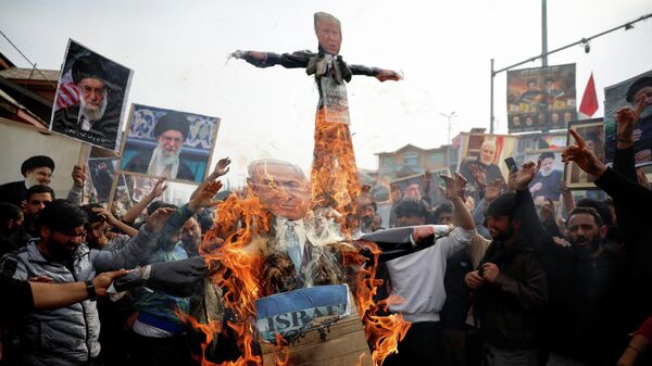 Shi'ite Muslims burn effigies representing U.S. President Donald Trump and Israeli Prime Minister Benjamin Netanyahu during a protest following the killing of Iran's late Supreme Leader Ayatollah Ali Khamenei in U.S. and Israeli strikes on Saturday, in the central Kashmir district of Budgam, Indian Kashmir, March 6, 2026.  - Sputnik भारत