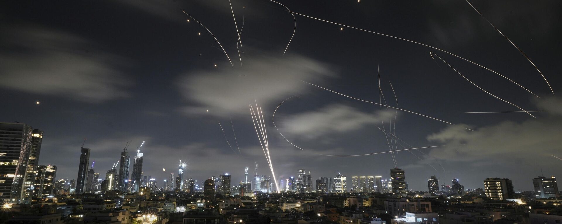 The Israeli Iron Dome air defense system fires to intercept missiles during an Iranian attack over Tel Aviv, Israel, early Wednesday, June 18, 2025.  - Sputnik भारत, 1920, 15.03.2026