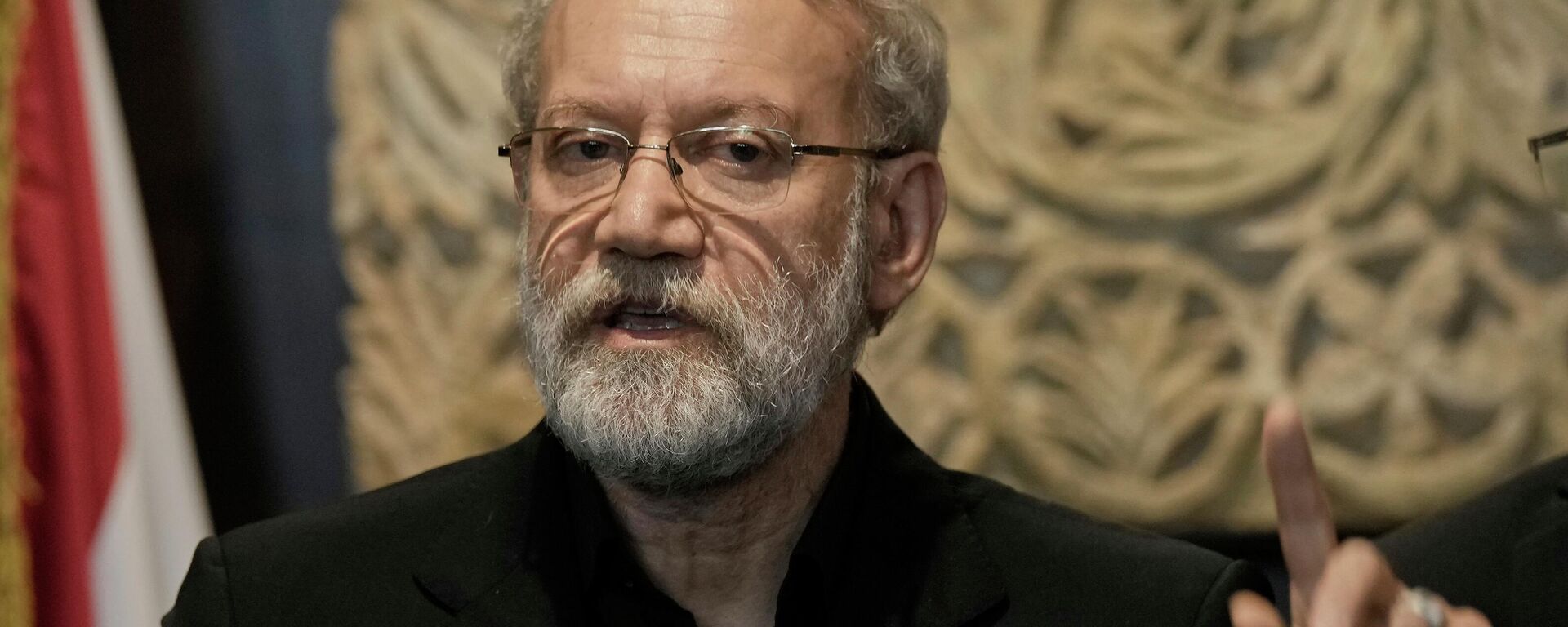 Iranian Secretary of Supreme National Security Council Ali Larijani, speaks during a press conference after his meeting with the Lebanese parliament speaker Nabih Berri, in Beirut, Lebanon, Wednesday, Aug. 13, 2025. - Sputnik भारत, 1920, 18.03.2026