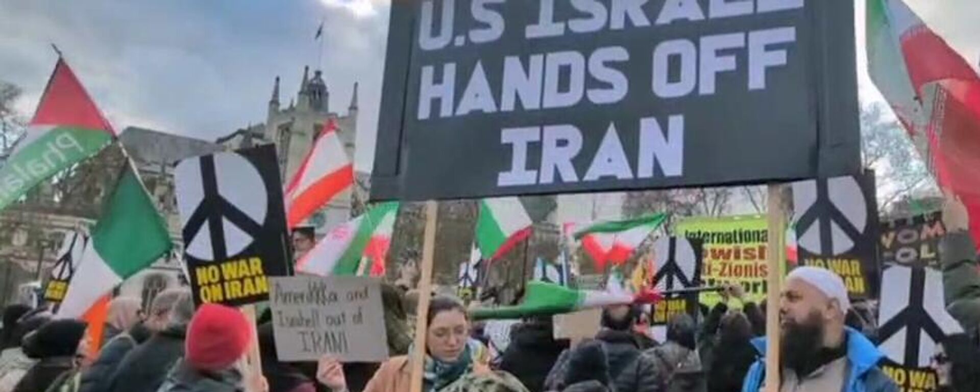 A rally in London against the US and Israeli attacks on Iran  - Sputnik भारत, 1920, 22.03.2026