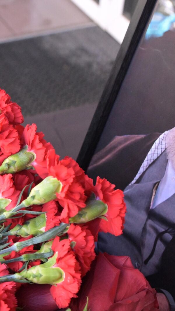 Laying flowers at the Consulate General of Iran in Kazan - Sputnik भारत