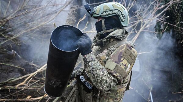 Giatsint-S howitzer crew of Battlegroup Tsentr in the Dobropillya direction of the North Military District - Sputnik India