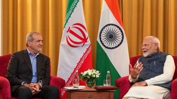 Indian PM Narendra Modi met with the President of Iran, Masoud Pezeshkian, on 22 October 2024. - Sputnik India