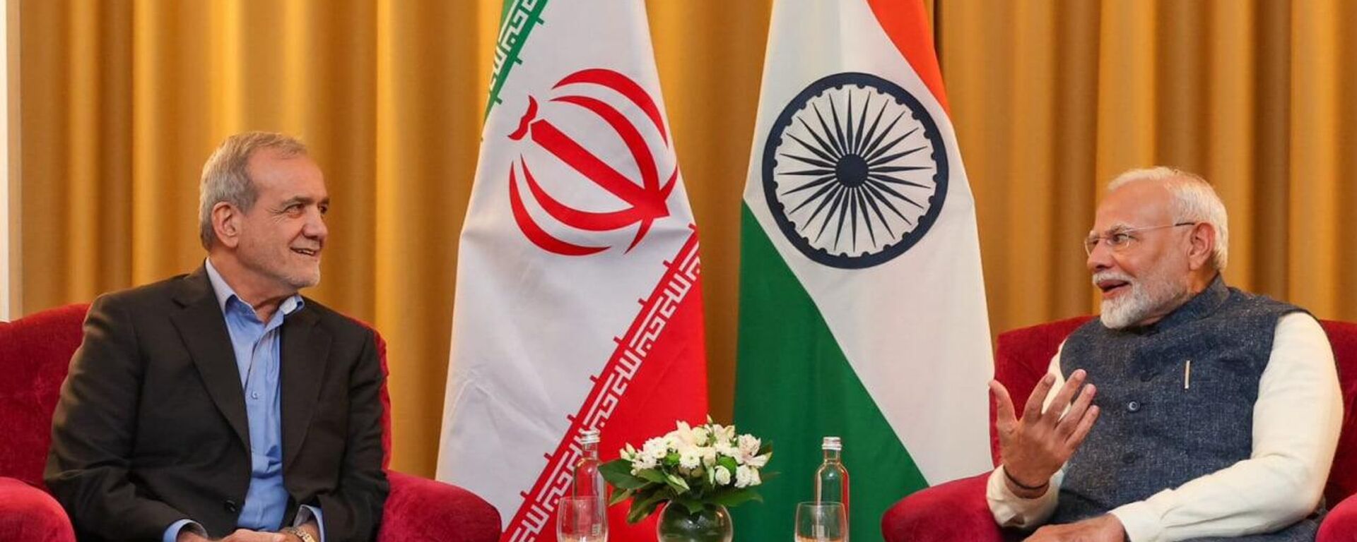 Indian PM Narendra Modi met with the President of Iran, Masoud Pezeshkian, on 22 October 2024. - Sputnik India, 1920, 28.03.2026