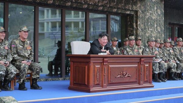 Kim Jong-un inspects special operations training of KPA elite units - Sputnik India