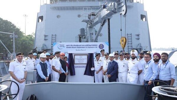 समुद्र में और बढ़ी भारत की शक्ति, तीन स्वदेशी युद्धपोत मिले - Sputnik भारत