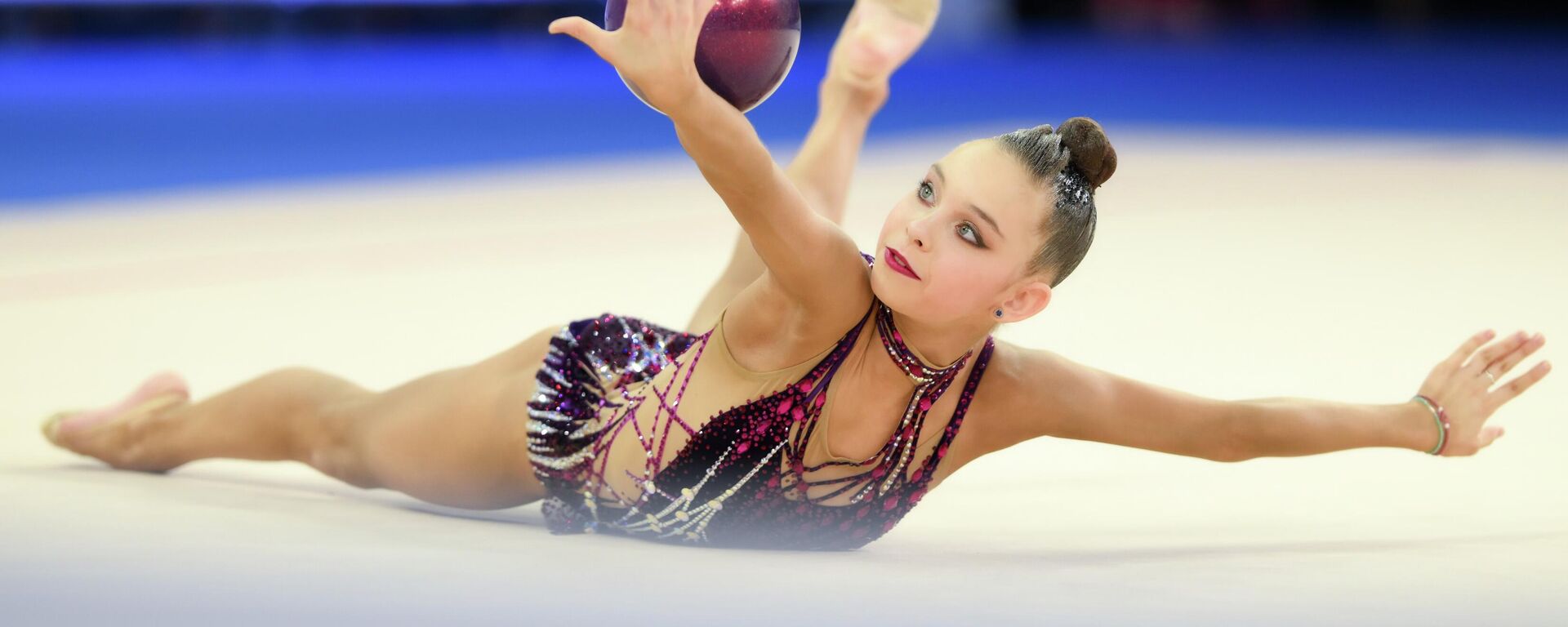 Sofia Ilteriakova performs a ball routine. File photo. - Sputnik भारत, 1920, 03.04.2026