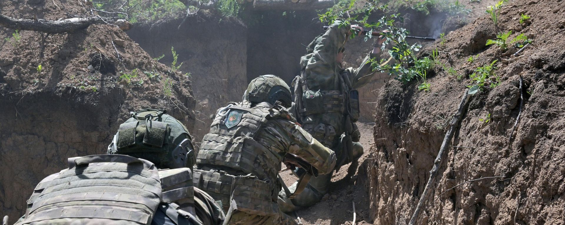 Russian servicemen of the assault units practise assault techniques on an enemy stronghold amid Russia's military operation in Ukraine - Sputnik भारत, 1920, 06.10.2026