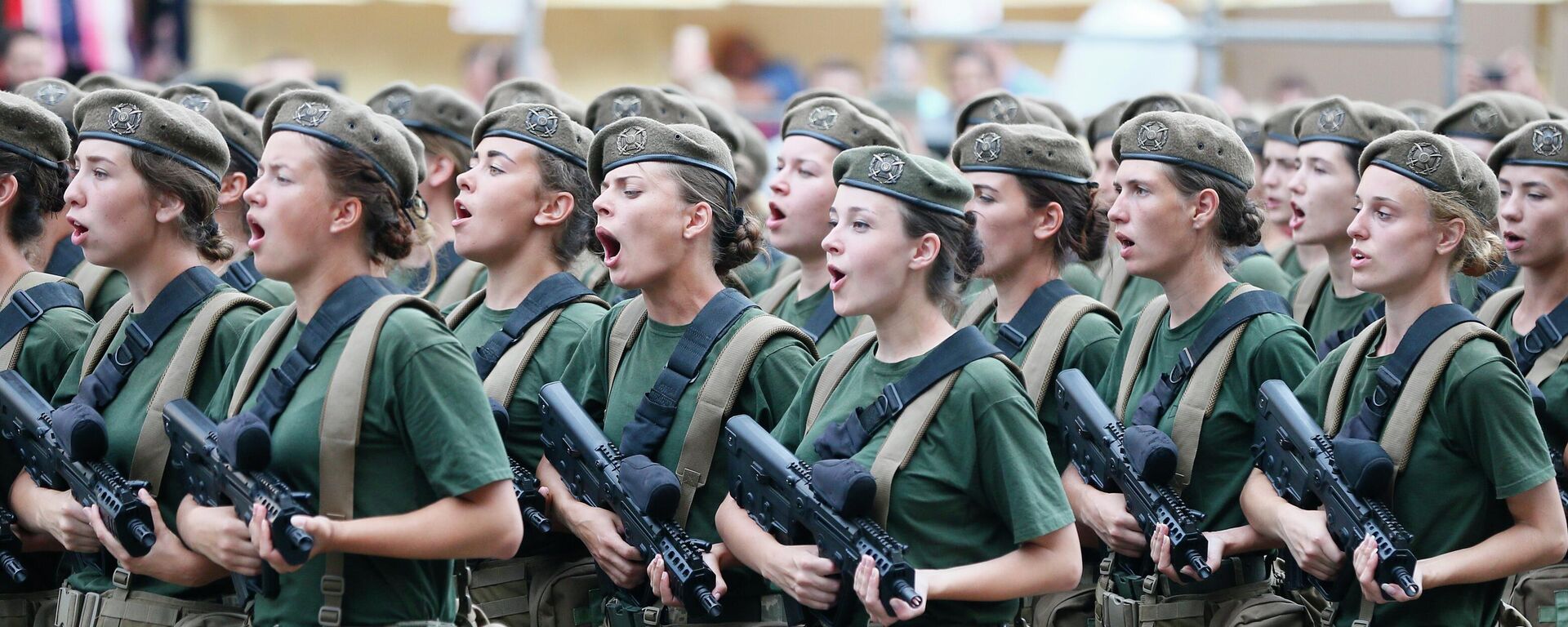 Ukriane's female soldiers march during a rehearsal of a military parade in Kiev, Ukraine, Aug. 18, 2018.  - Sputnik भारत, 1920, 04.04.2026
