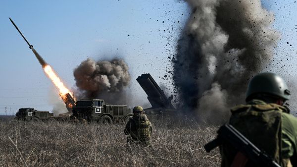Russian servicemen of the artillery brigade division of the Tsentr battlegroup of forces fire a BM-27 9K57 Uragan (Hurricane) multiple launch rocket system towards positions of the Ukrainian Armed Forces  - Sputnik India