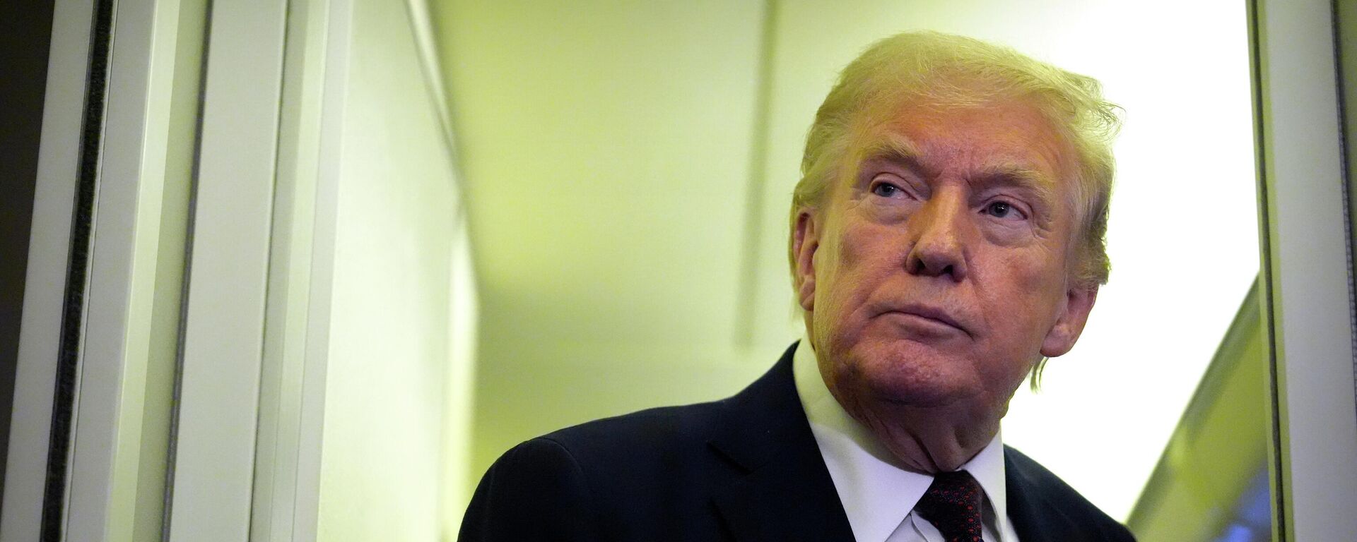 President Donald Trump speaks to reporters aboard Air Force One, Sunday, March 15, 2026, en route from West Palm Beach, Fla. to Joint Base Andrews, Md. - Sputnik भारत, 1920, 18.04.2026