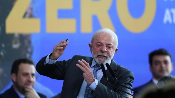 Presidente Luiz Inácio Lula da Silva (PT) sanciona lei que institui a isenção do imposto de renda para quem recebe até R$ 5 mil. Brasília, 26 de novembro de 2025 - Sputnik भारत