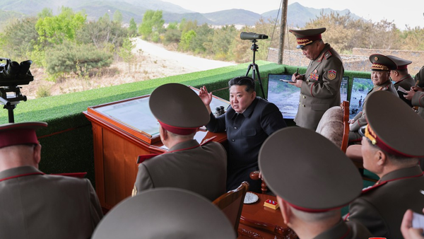 Kim Jong-un oversees mortar live-fire drill marking the 94th anniversary of the Korean People’s Revolutionary Army - Sputnik India
